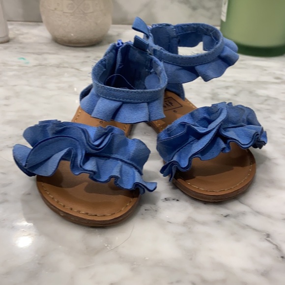 Darling gap sandals, toddlers size 6 EUC - Picture 2 of 4